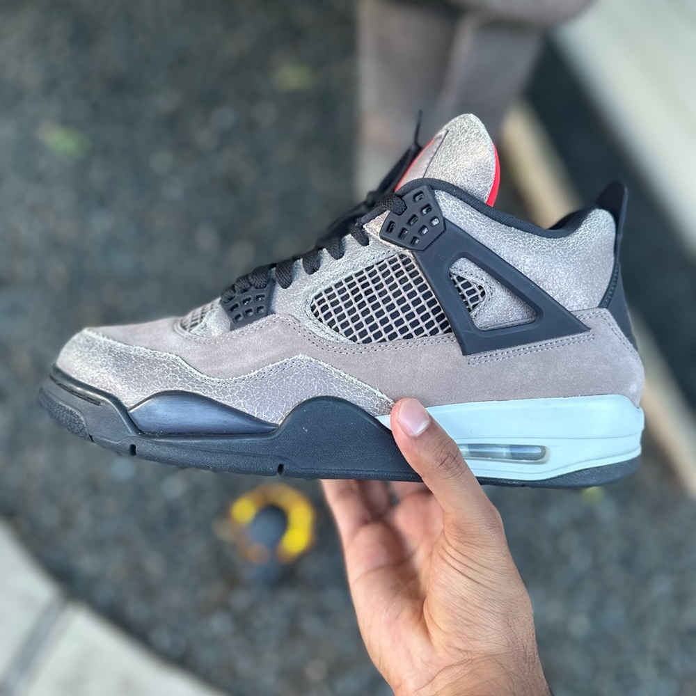 Jordan 4 taupe haze